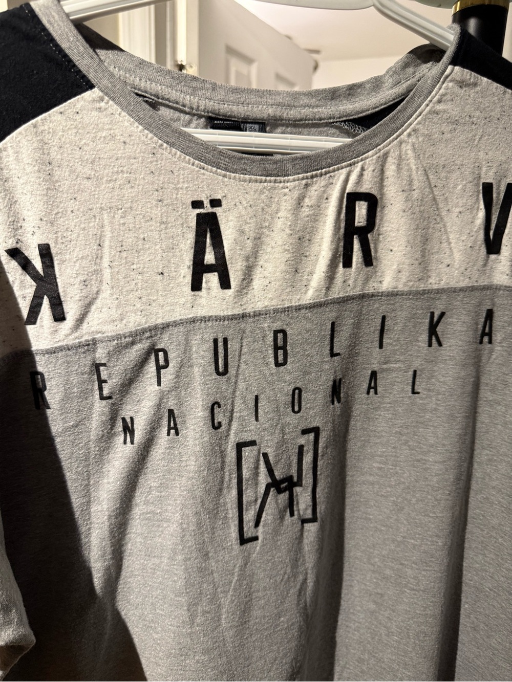 Men's Two-Tone Light Gray Graphic Short-Sleeve Tee